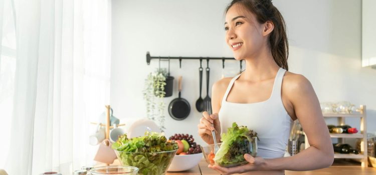 રોગચાળા દરમિયાન ઘરેથી કામ કરતી વખતે સ્વસ્થ રહેવું